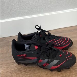 New Never Worn Adidas Kids Predator Soccer Cleats - Kids 1.5 Black and Red